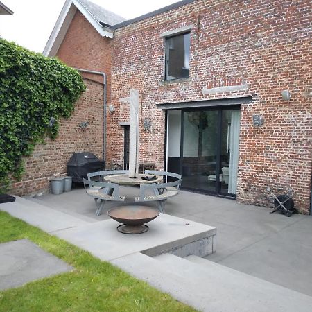 Gezellige Moderne Woning Met Zwemvijver ハレ エクステリア 写真