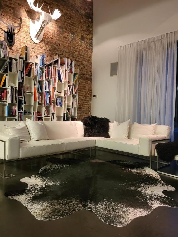 Gezellige Moderne Woning Met Zwemvijver ハレ エクステリア 写真